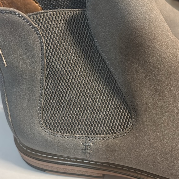 New men’s Sz 11 light grey Chelsea business to casual boots by Steve Madden - Picture 8 of 12
